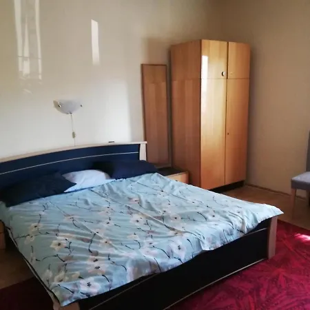 Irene Apartmanhaz בלטונללה